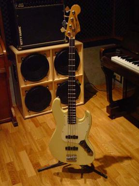 Squier-Jazz-.jpg3.jpg